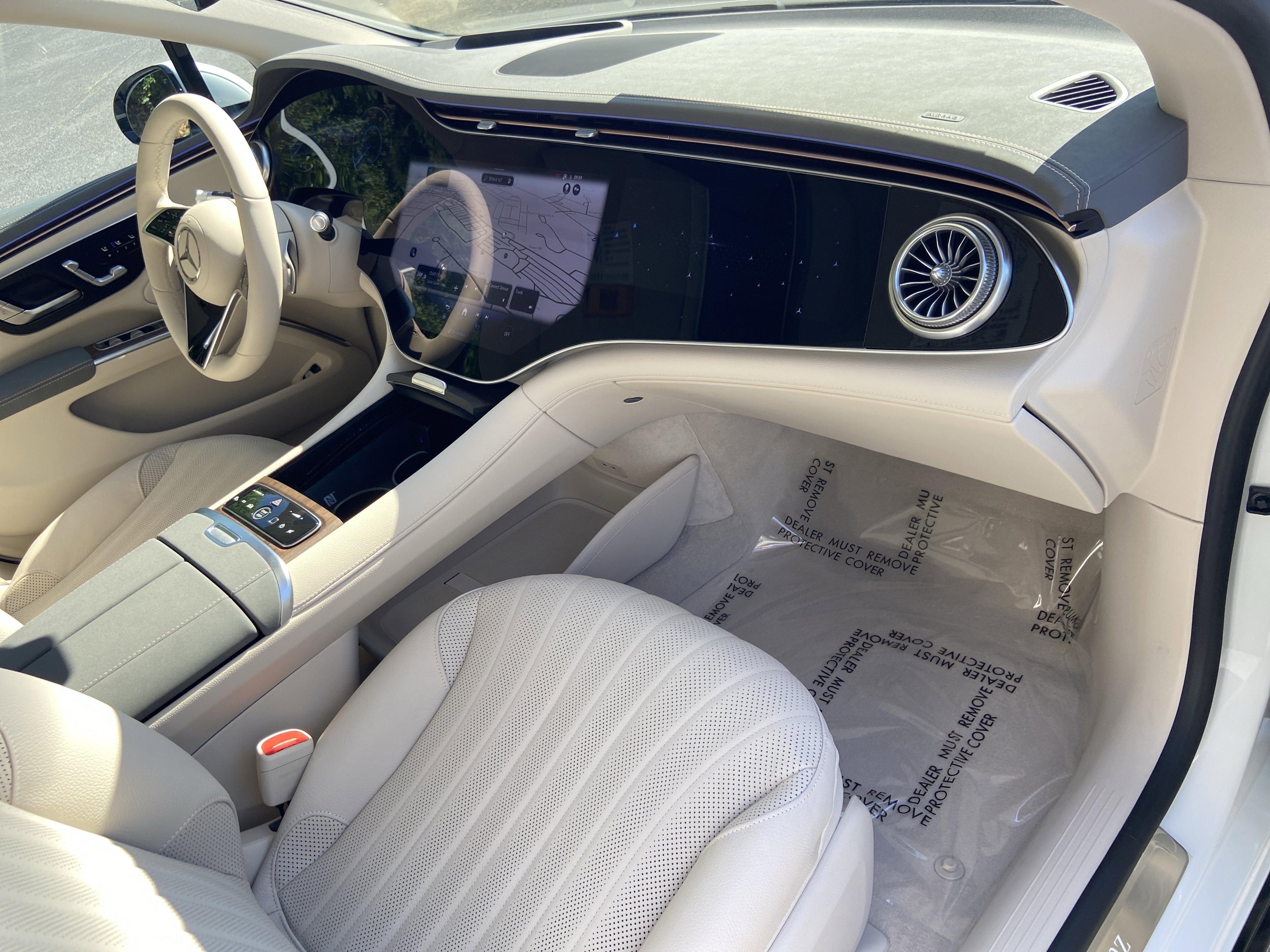 New 2026 MANUFAKTUR Moonlight White Metallic Mercedes-Benz EQS 450 4MATIC® Sedan image 45
