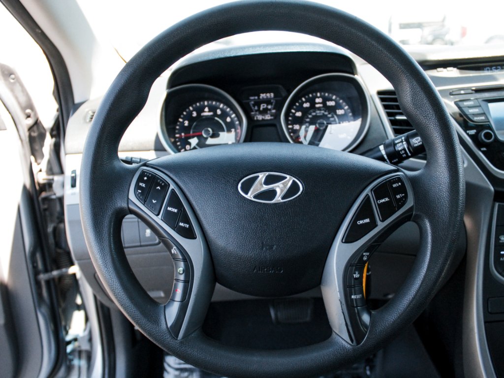 Used 2015 Shale Gray Metallic Hyundai SE image 11