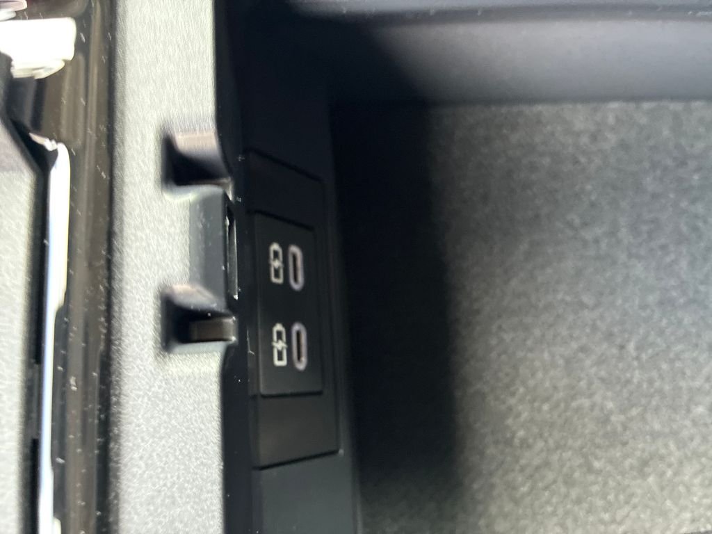 New 2026 WIND CHILL PEARL Toyota SE image 32