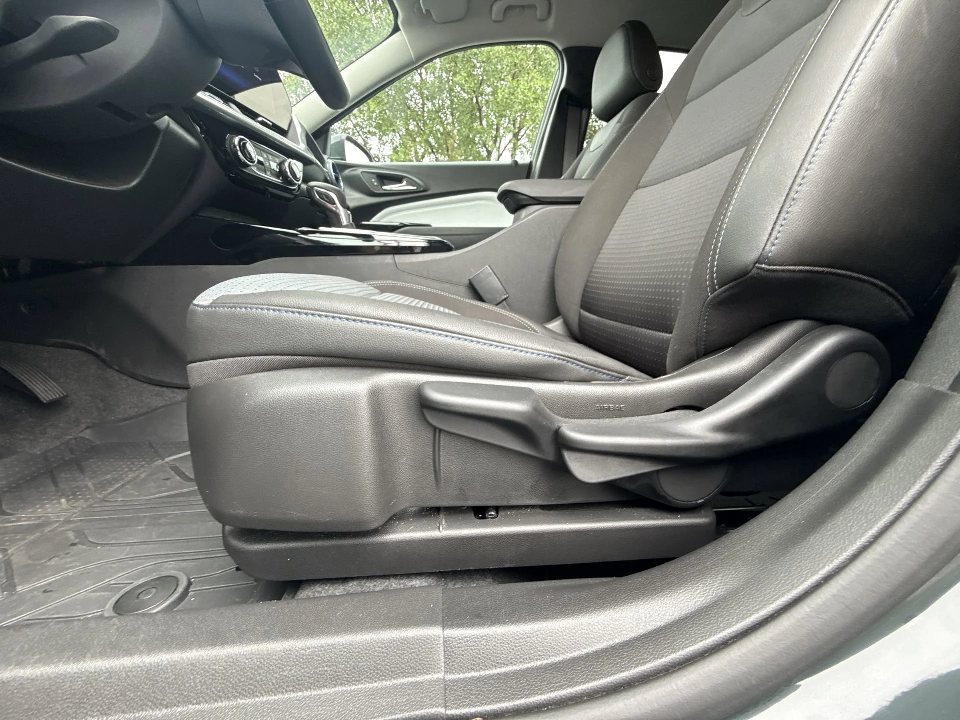2025 Chevrolet Trax LT - Photo 12