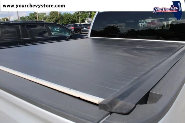 Used 2017 Silver GMC SLE image 5