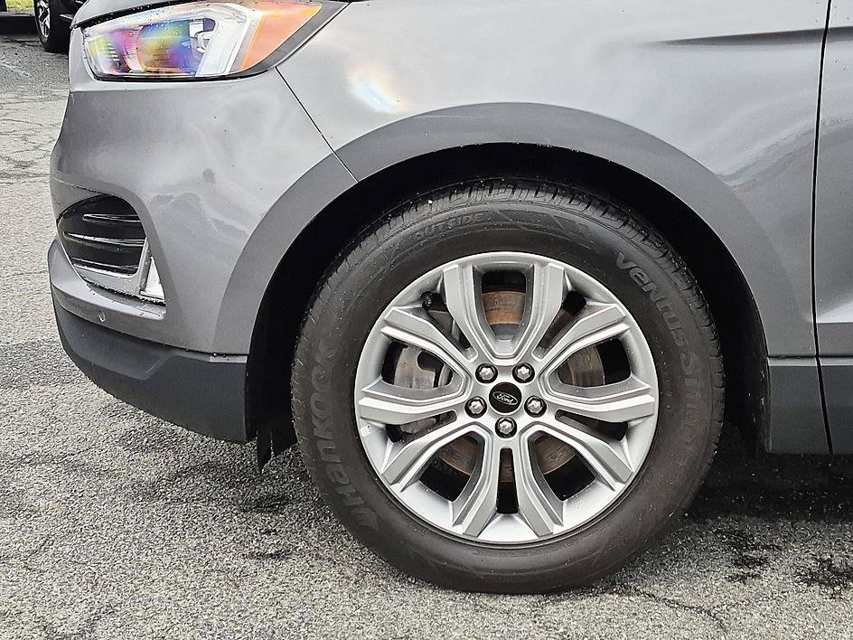 Used 2024  Ford Titanium image 10