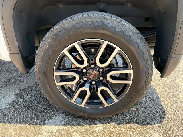 Used 2026 White GMC AT4 image 31