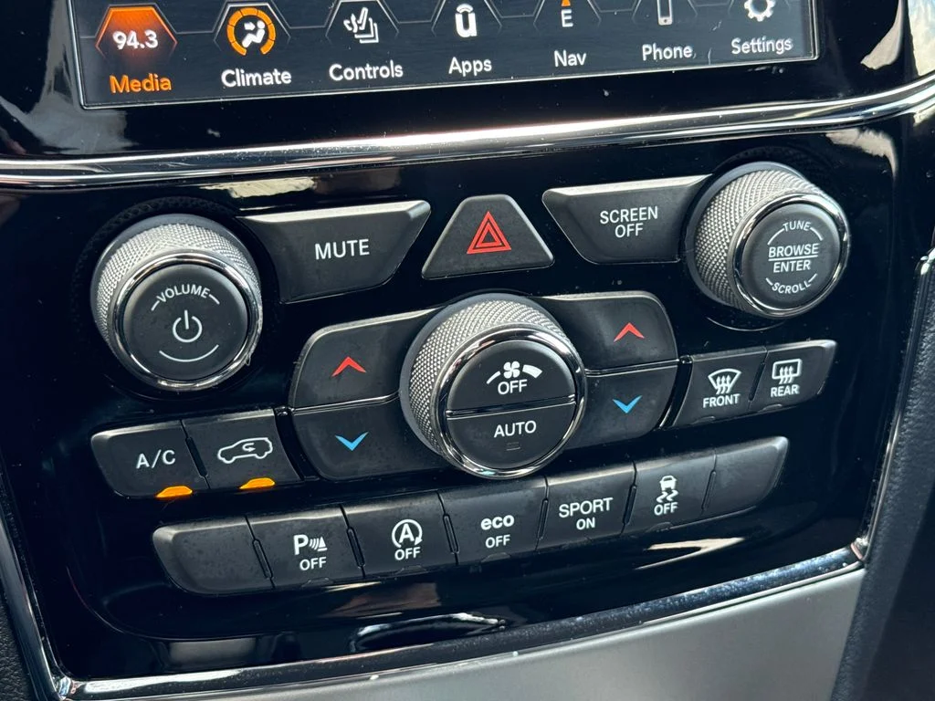 Certified Used 2021 White Jeep Laredo X image 21