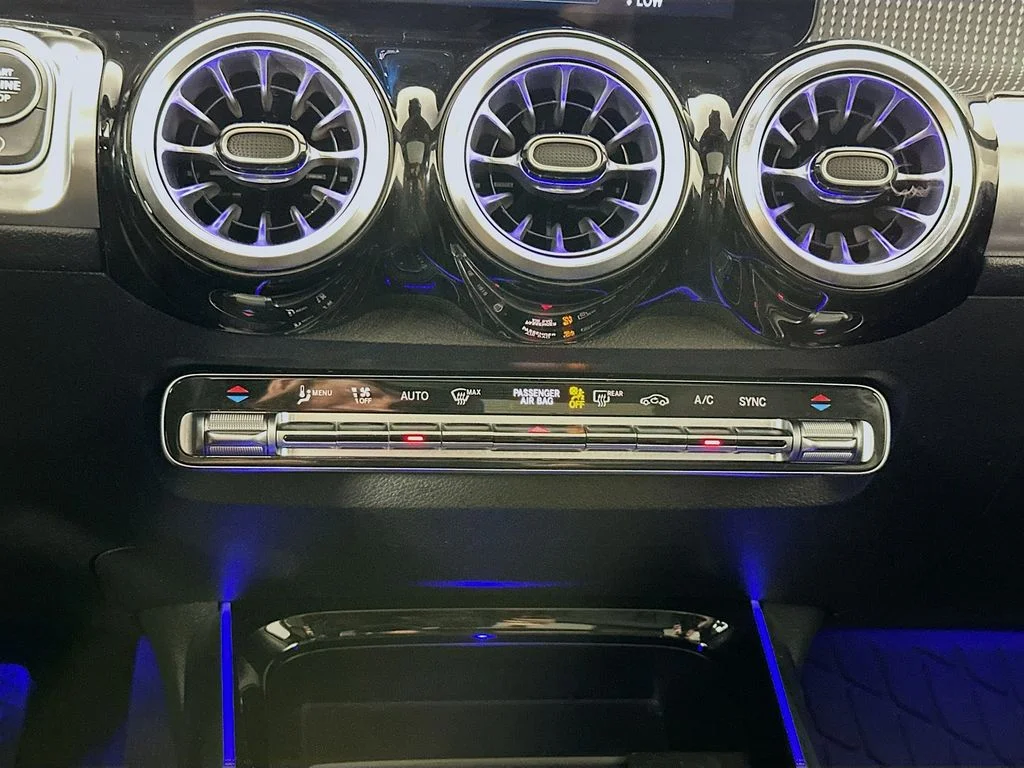 Used 2022 White Mercedes-Benz GLB 250 image 15