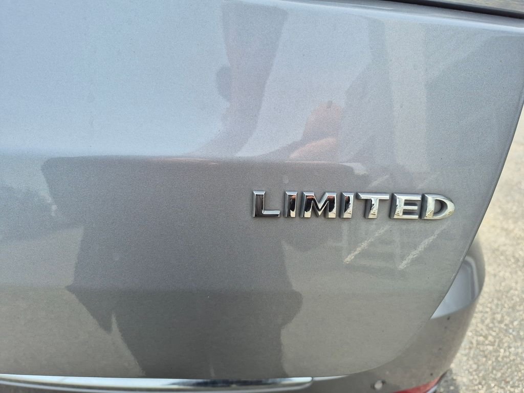 Used 2020 Silver Jeep Limited image 12