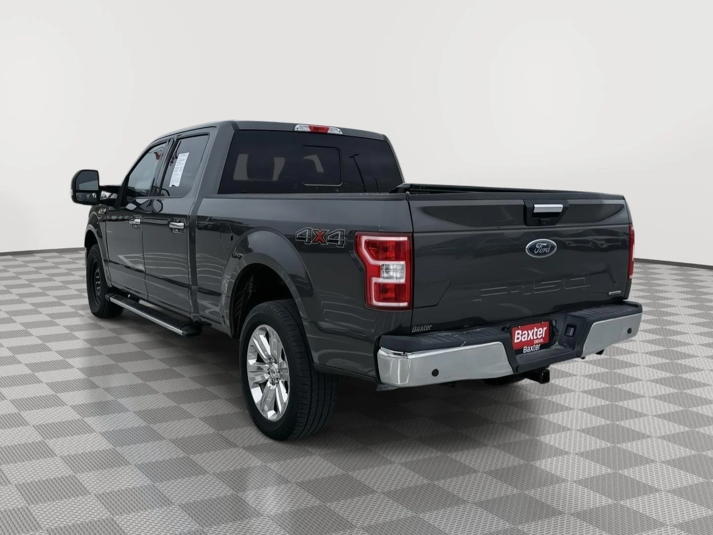 Used 2020 Magnetic Ford XLT image 3