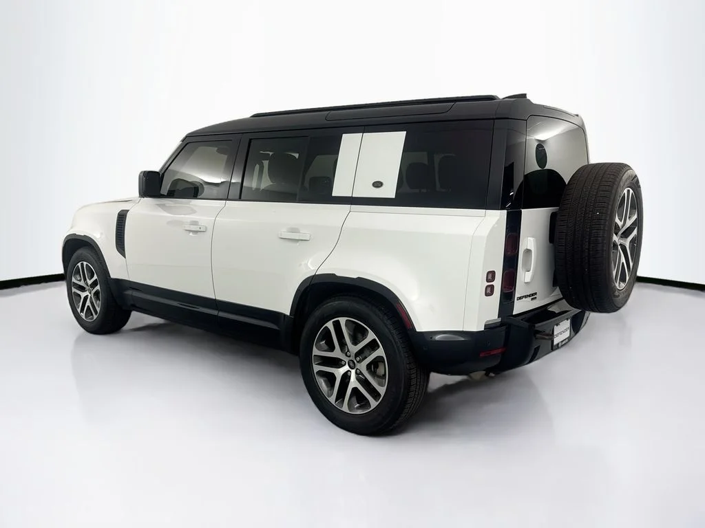 Certified Used 2022 White Land Rover X-Dynamic SE image 7