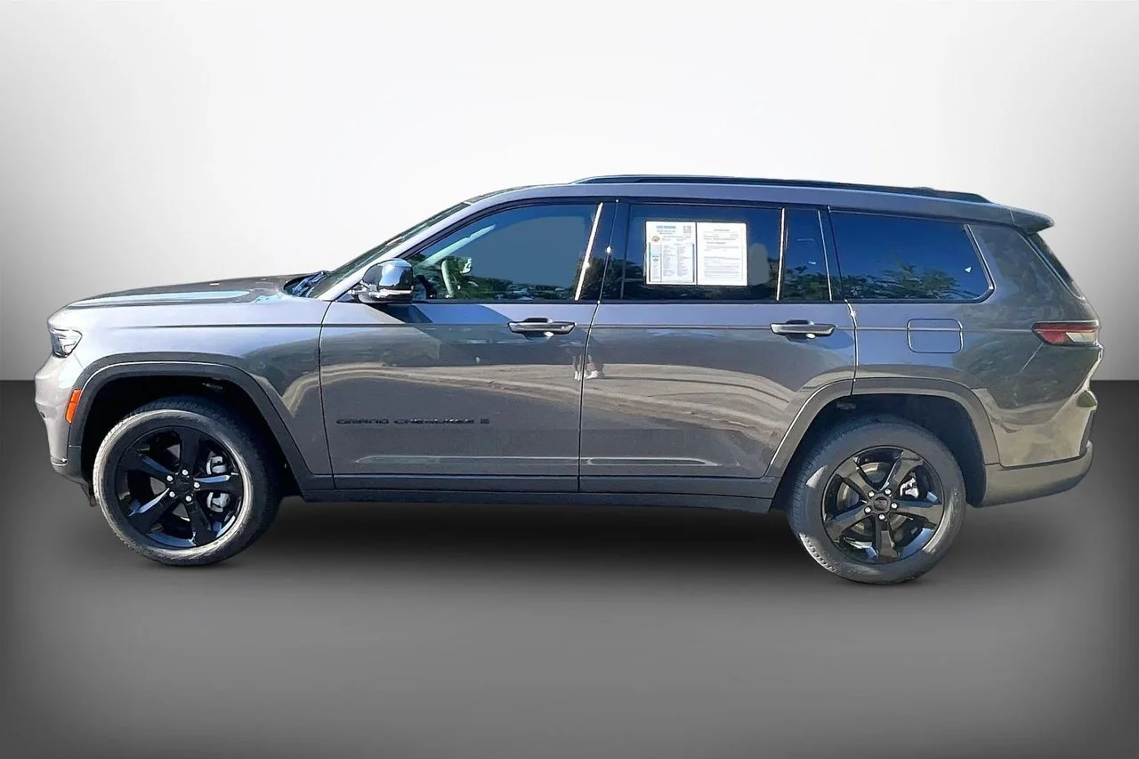Used 2025 Gray Jeep Limited image 5