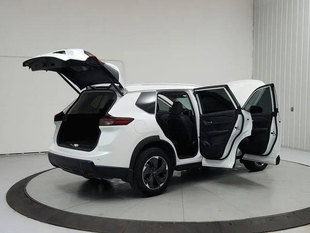 Used 2024 White Nissan SV image 15