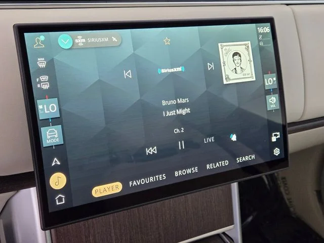 New 2026 Fuji White Land Rover SE image 24