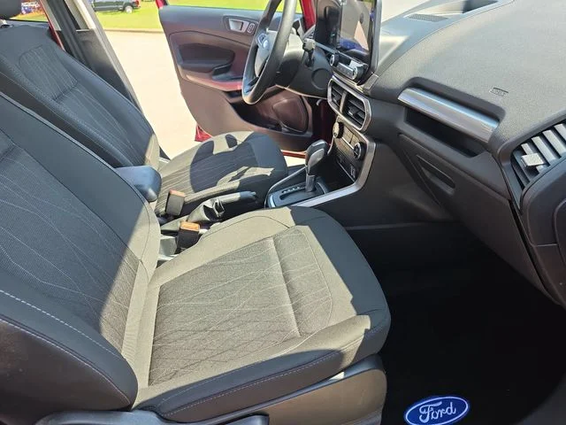 Used 2021 Red Ford SE image 11