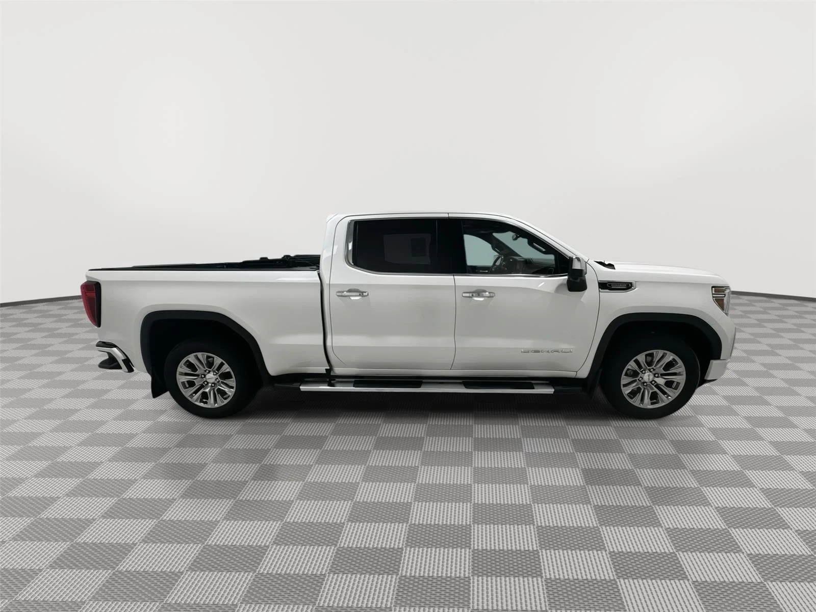 Used 2022 WHITE FROST TRICOAT GMC Denali image 6