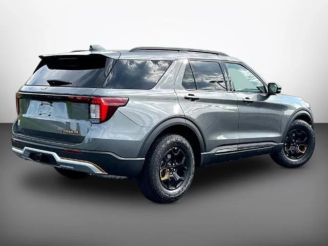 New 2026 Carbonized Gray Metallic Ford Tremor® image 45