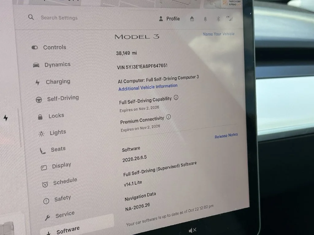 Used 2023  Tesla Base image 26