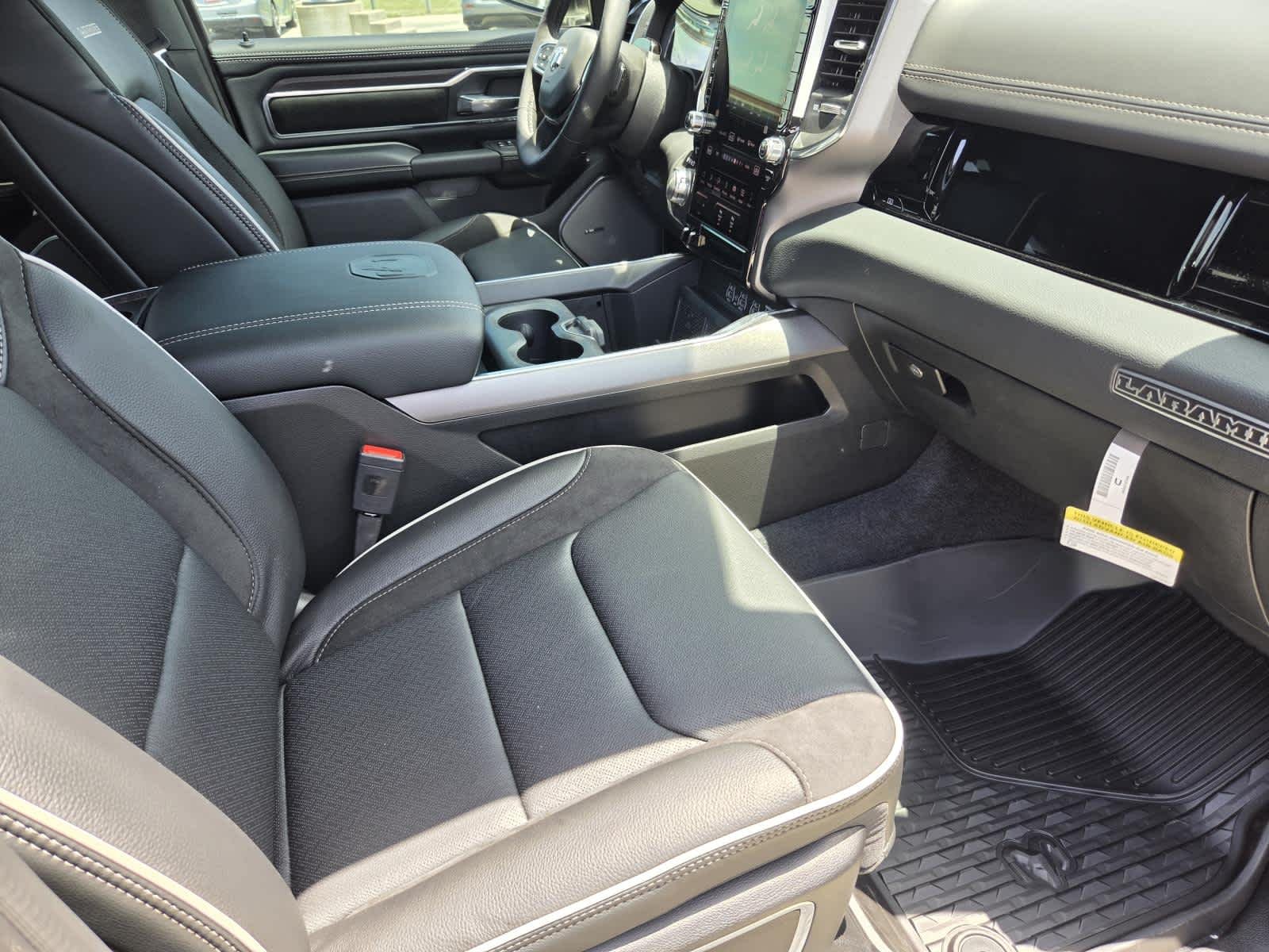 New 2026 Diamond Black Crystal Pearl-Coat Exterior Paint RAM Laramie image 9