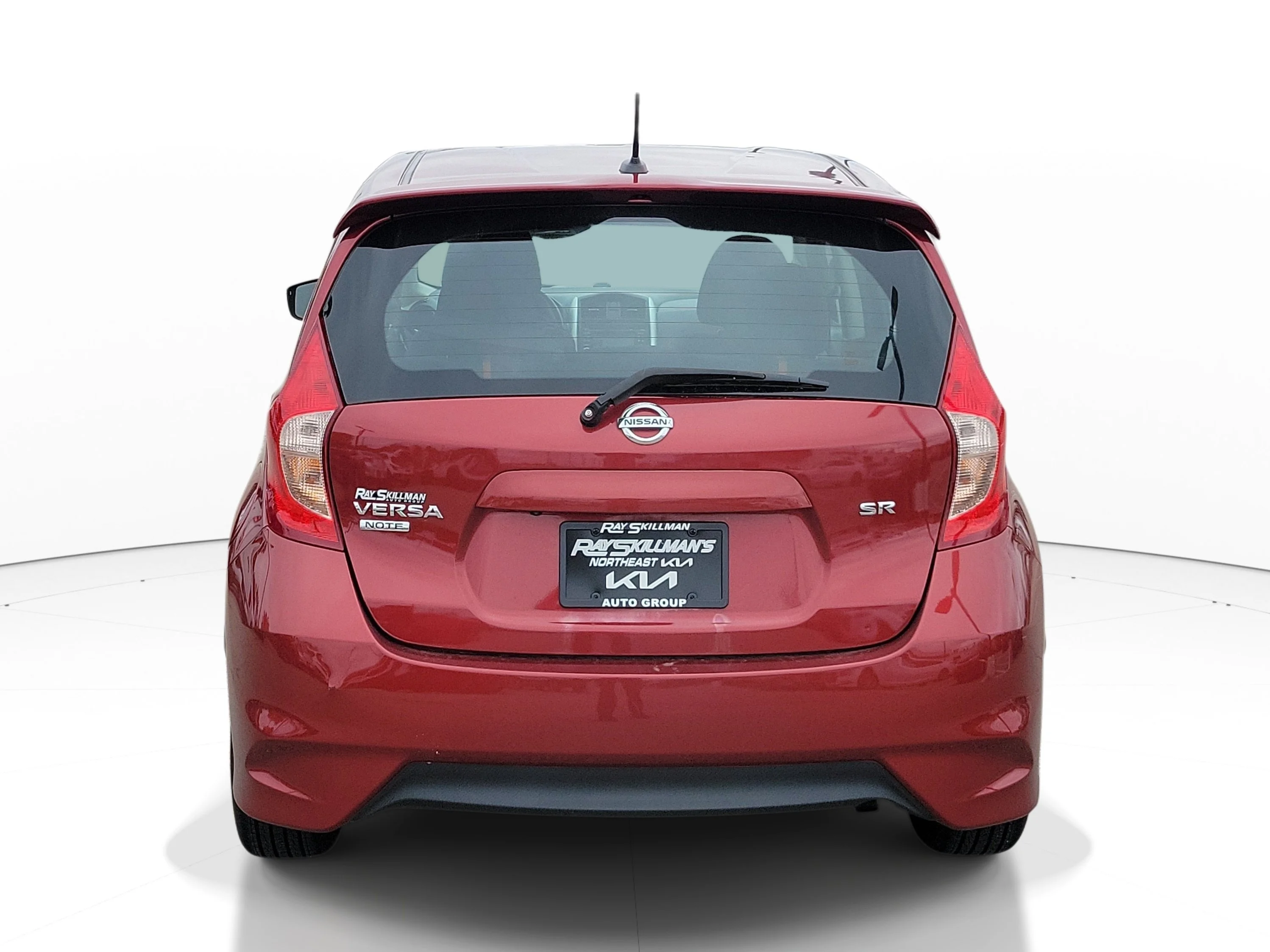 Used 2017 Cayenne Red Nissan SR image 5