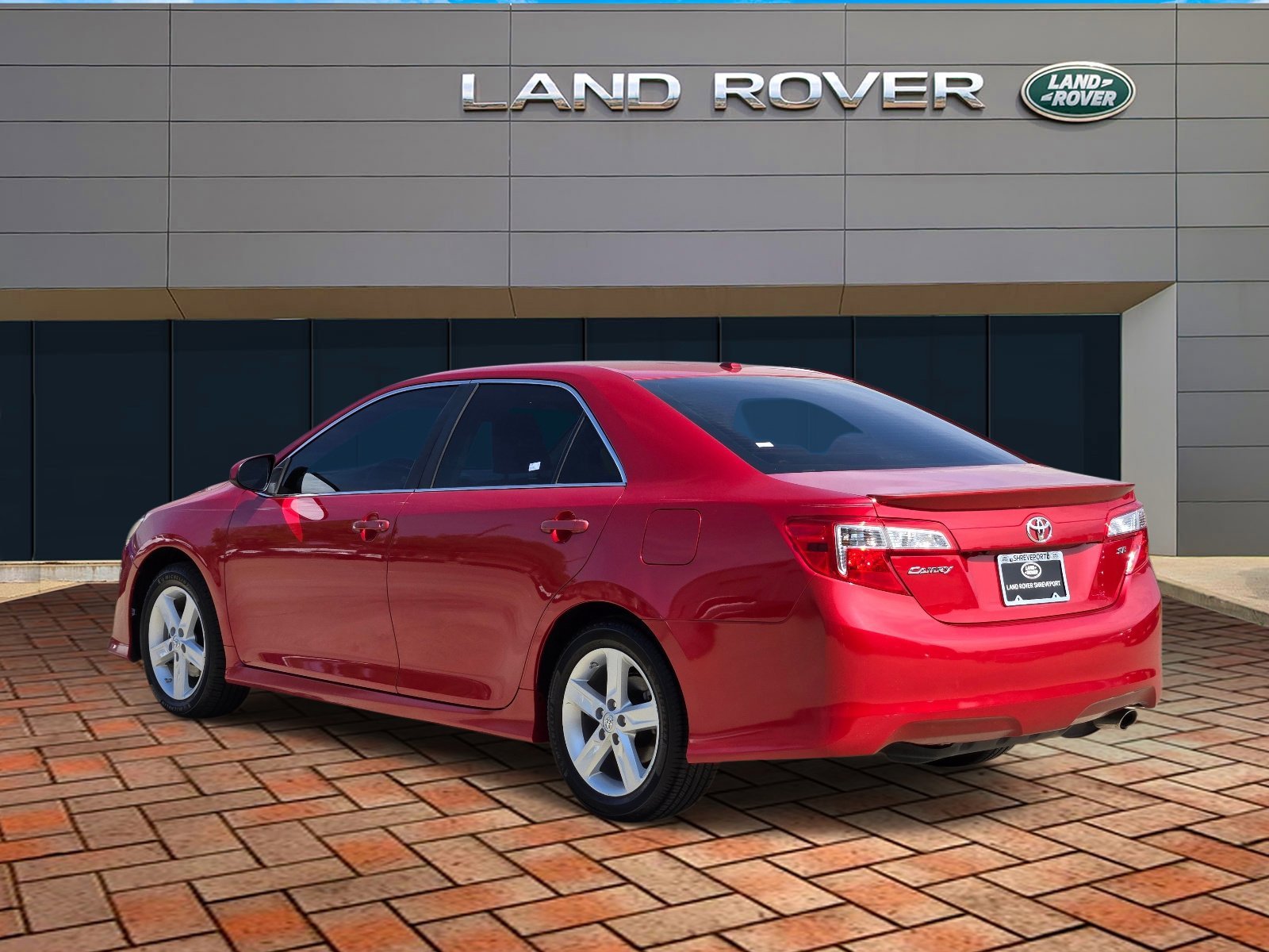 Used 2014 Barcelona Red Metallic Toyota SE image 6