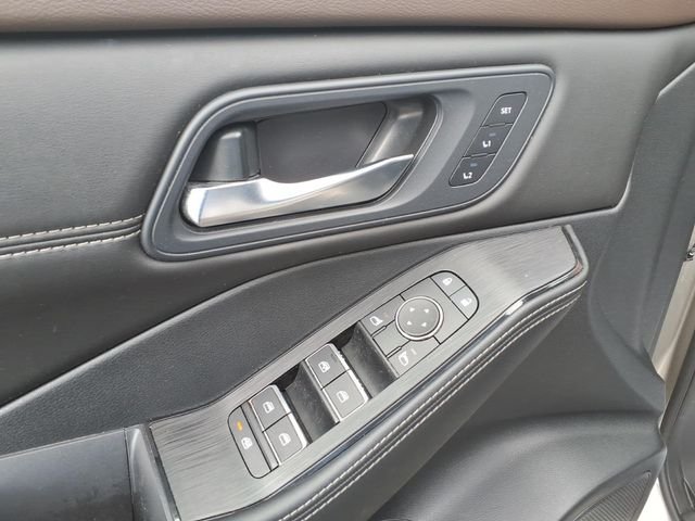 Used 2023 Gold Nissan SL image 11