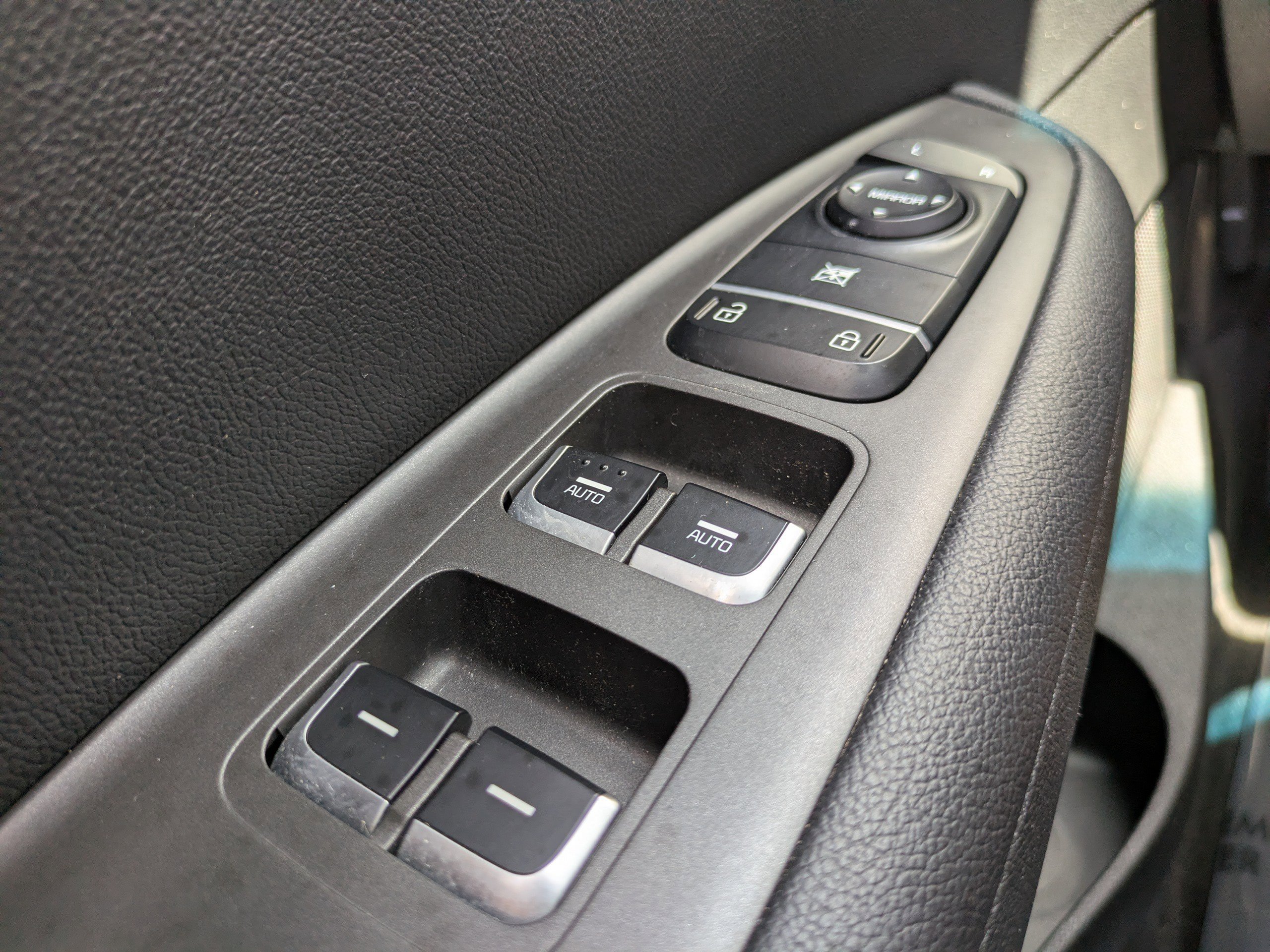 Used 2018 Titanium Silver Kia LX image 20