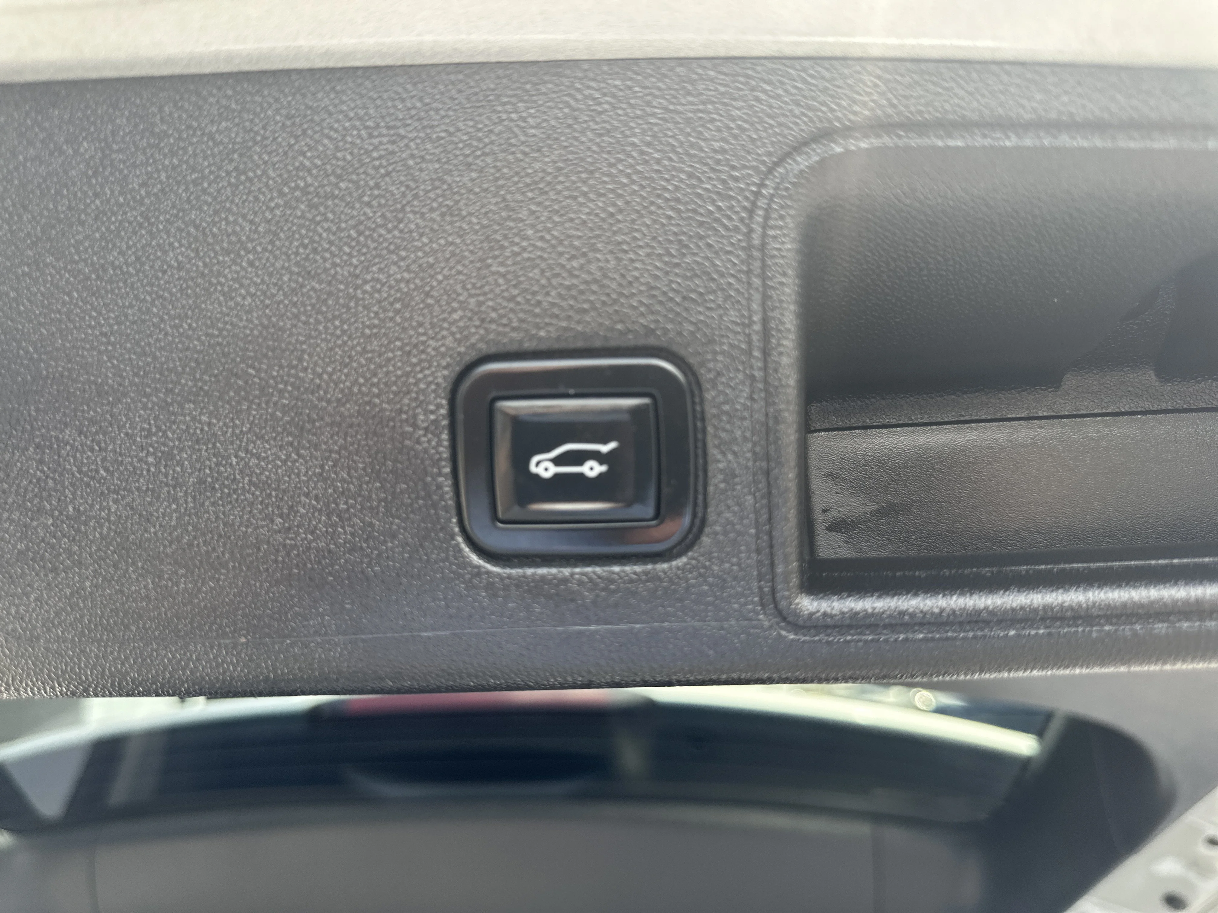 Used 2022 Quicksilver Metallic GMC SLE image 25