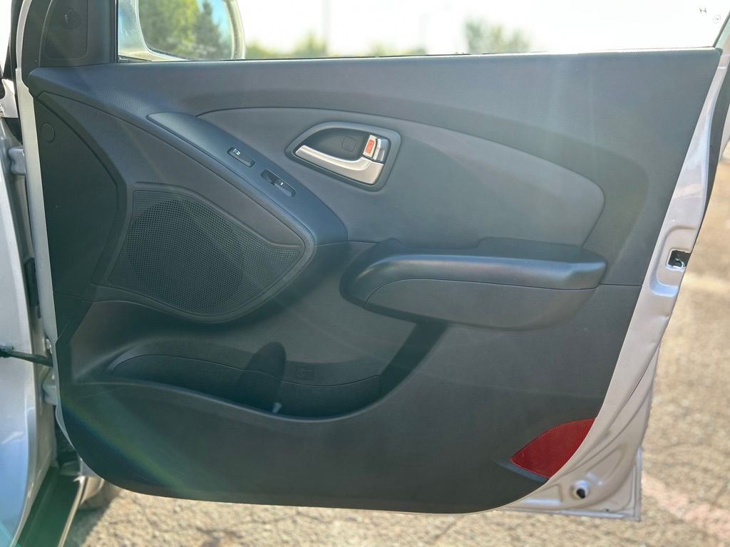 Used 2012 Diamond Silver Hyundai GLS image 21