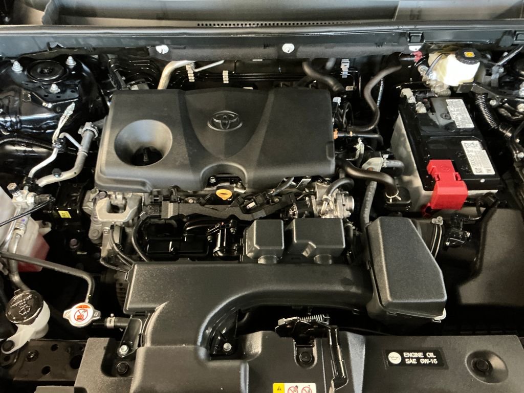 Used 2025  Toyota XLE image 9