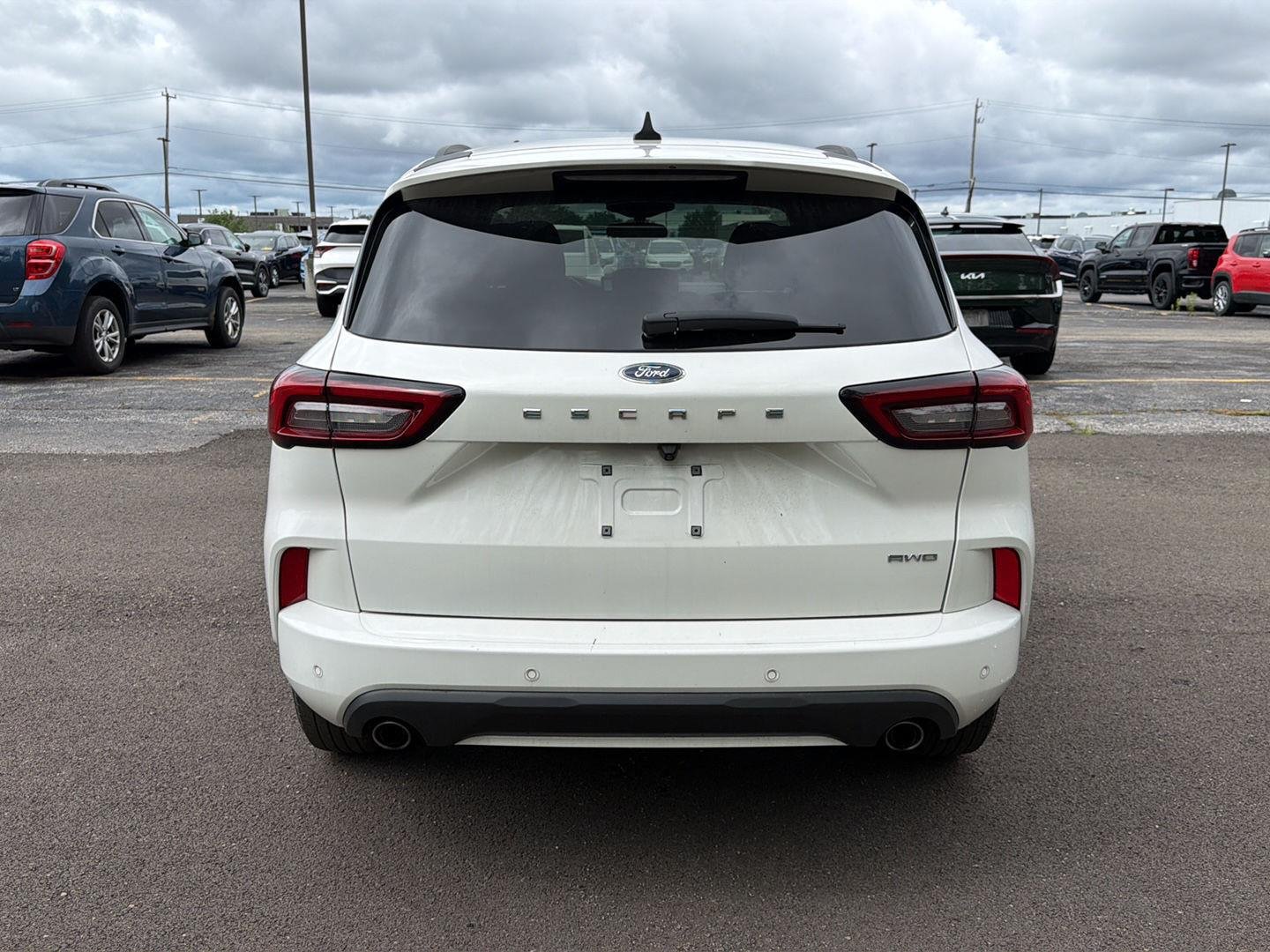 Used 2024 Star White Metallic Tri-Coat Ford ST-Line image 9