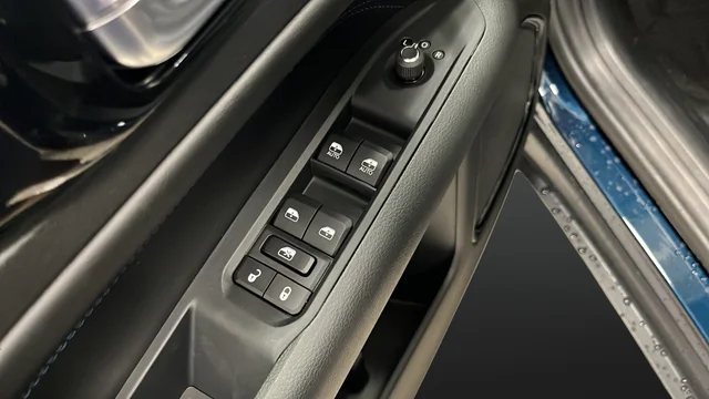 New 2026 Fathom Blue Pearl Coat Jeep Latitude image 19