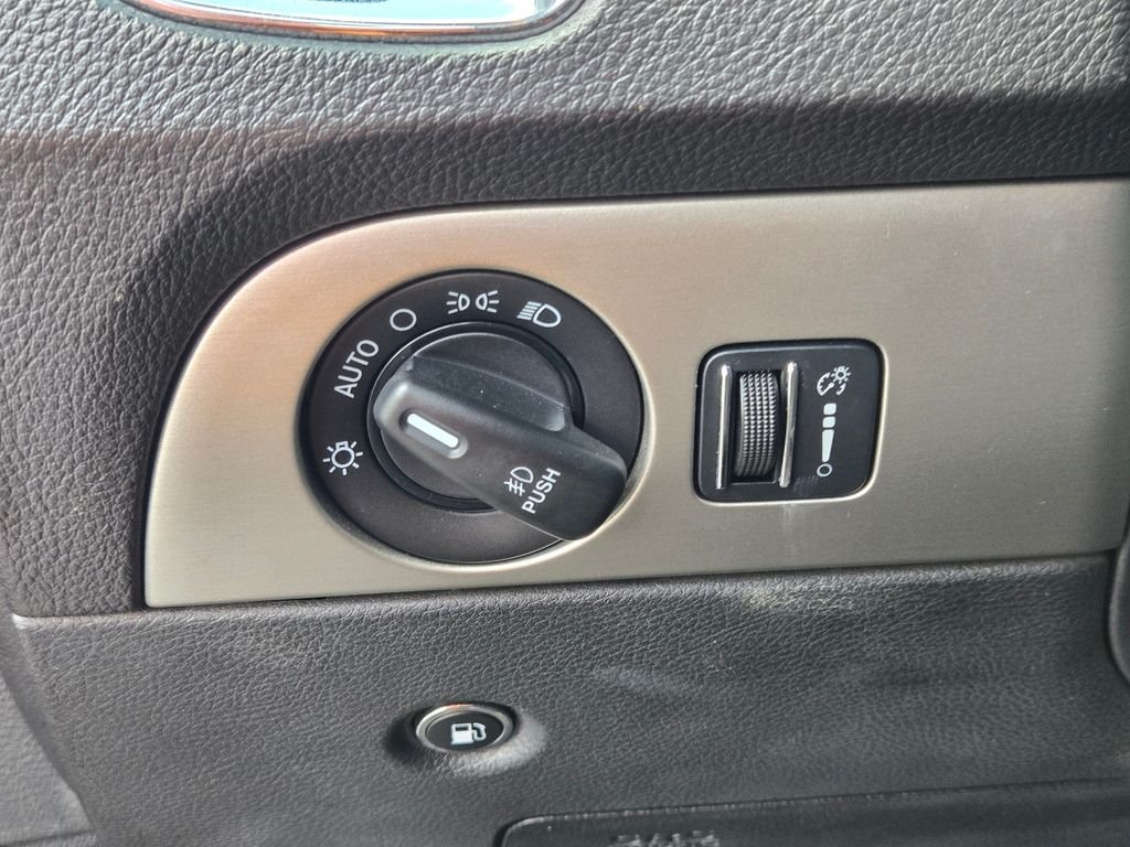 Used 2014 Black Dodge SXT image 23