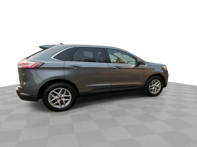 Used 2024 Gray Ford SEL image 2