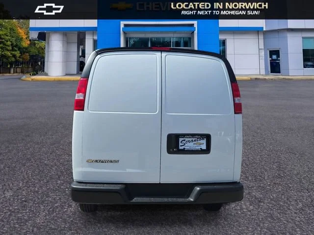New 2026 Summit White Chevrolet WT image 31