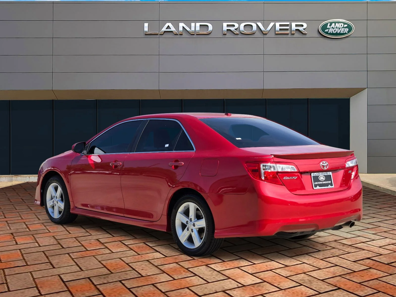 Used 2014 Barcelona Red Metallic Toyota SE image 6