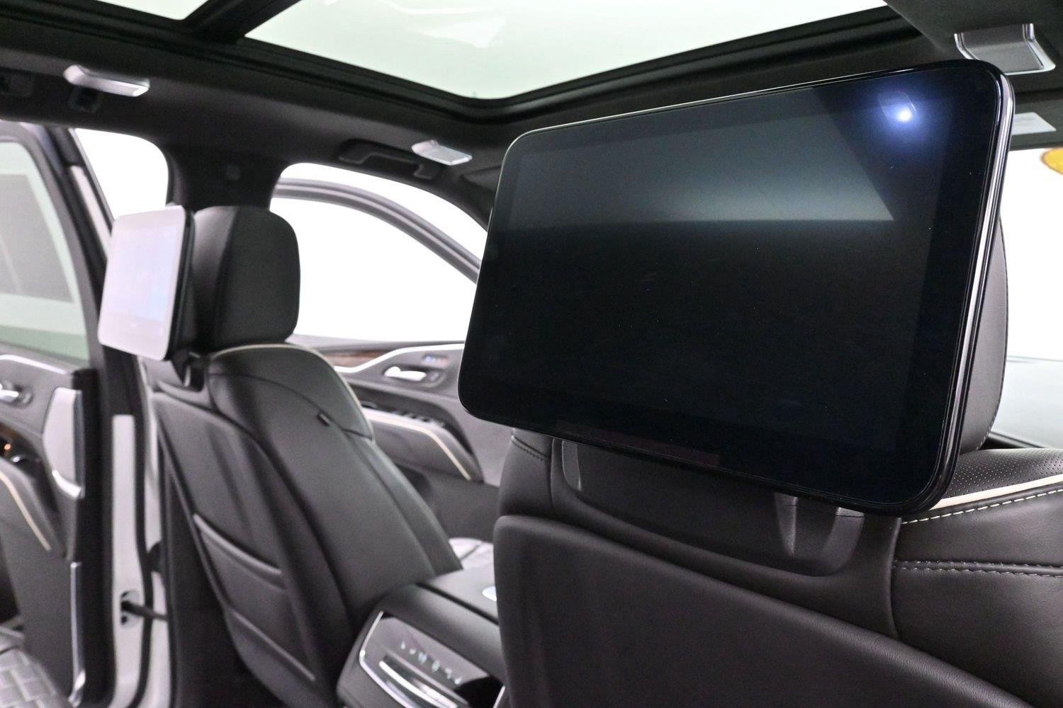 Used 2021 CRYSTAL WHITE TRICOAT Cadillac Sport Platinum image 40
