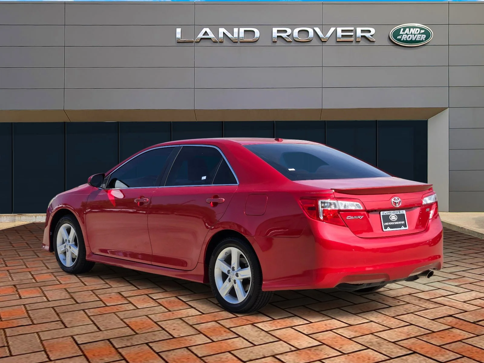 Used 2014 Barcelona Red Metallic Toyota SE image 6