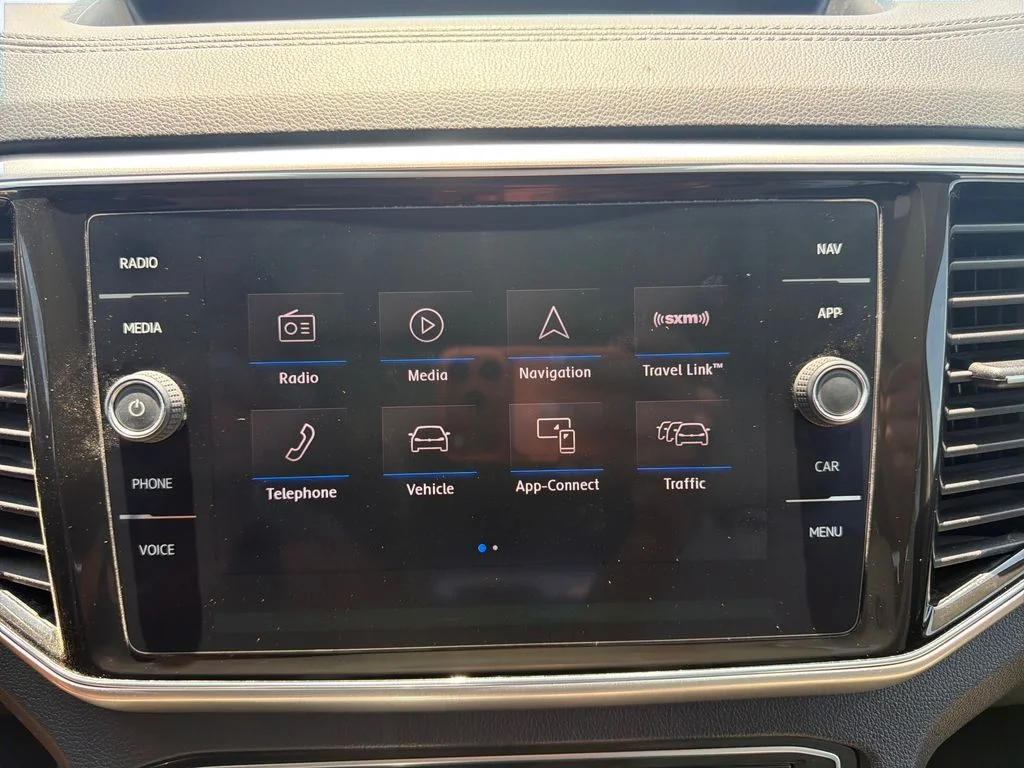 Used 2019  Volkswagen SEL Premium image 20