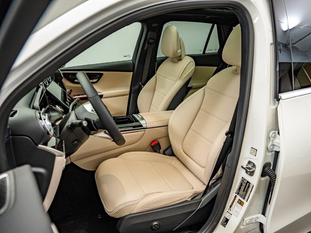 New 2027 Polar White Mercedes-Benz GLC 300 image 36