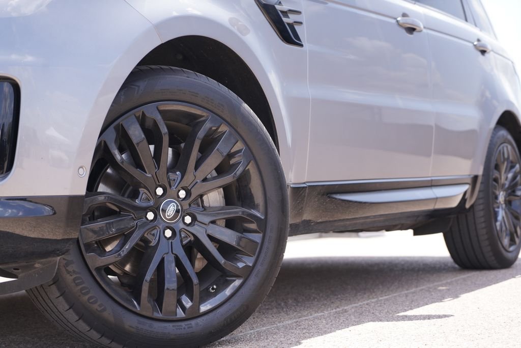 Used 2021 Black Land Rover HSE Silver Edition image 3