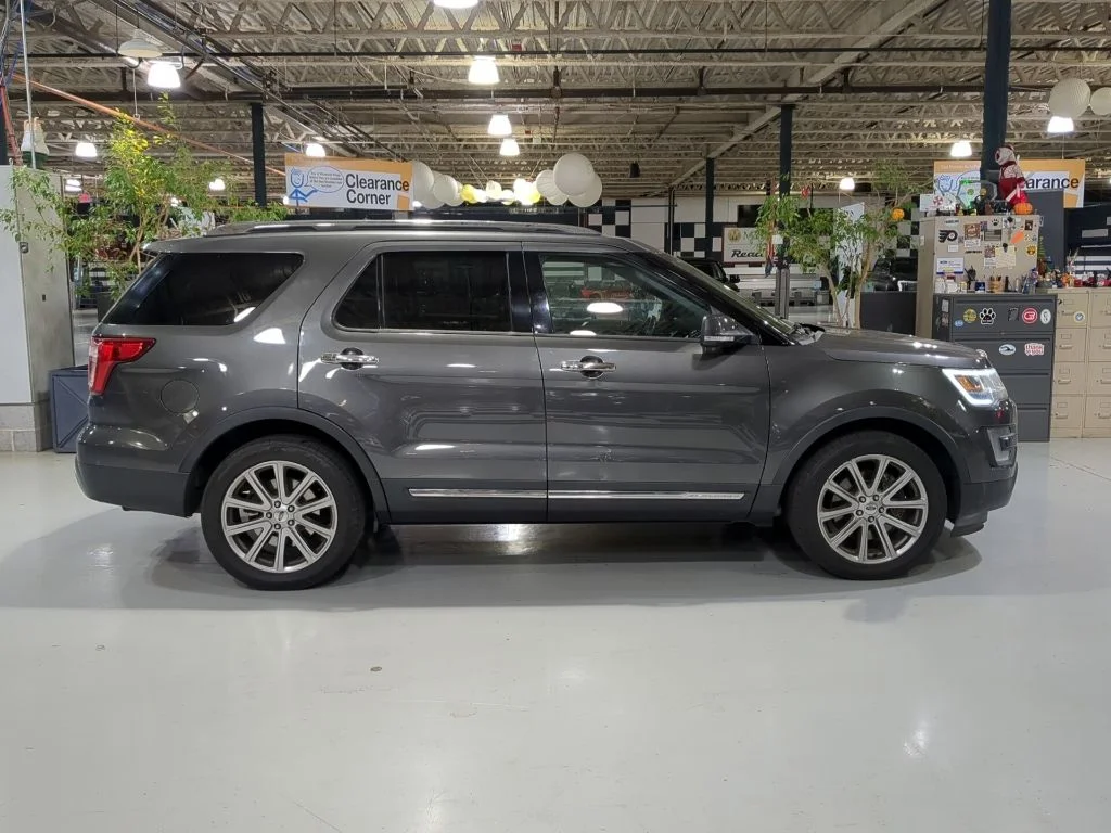 Used 2017 Gray Ford Limited image 7