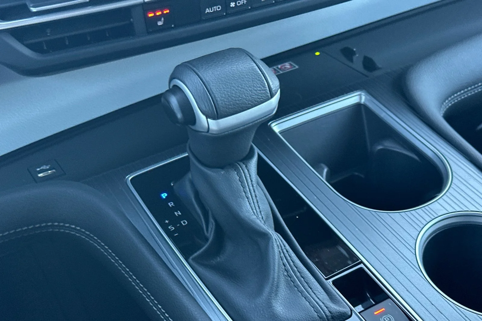 2025 Toyota Sienna XLE - Photo 28