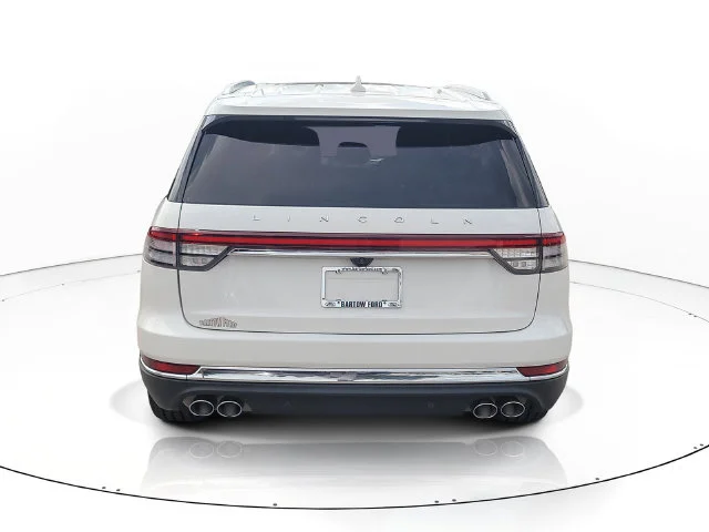 Used 2023 White Lincoln Reserve image 6