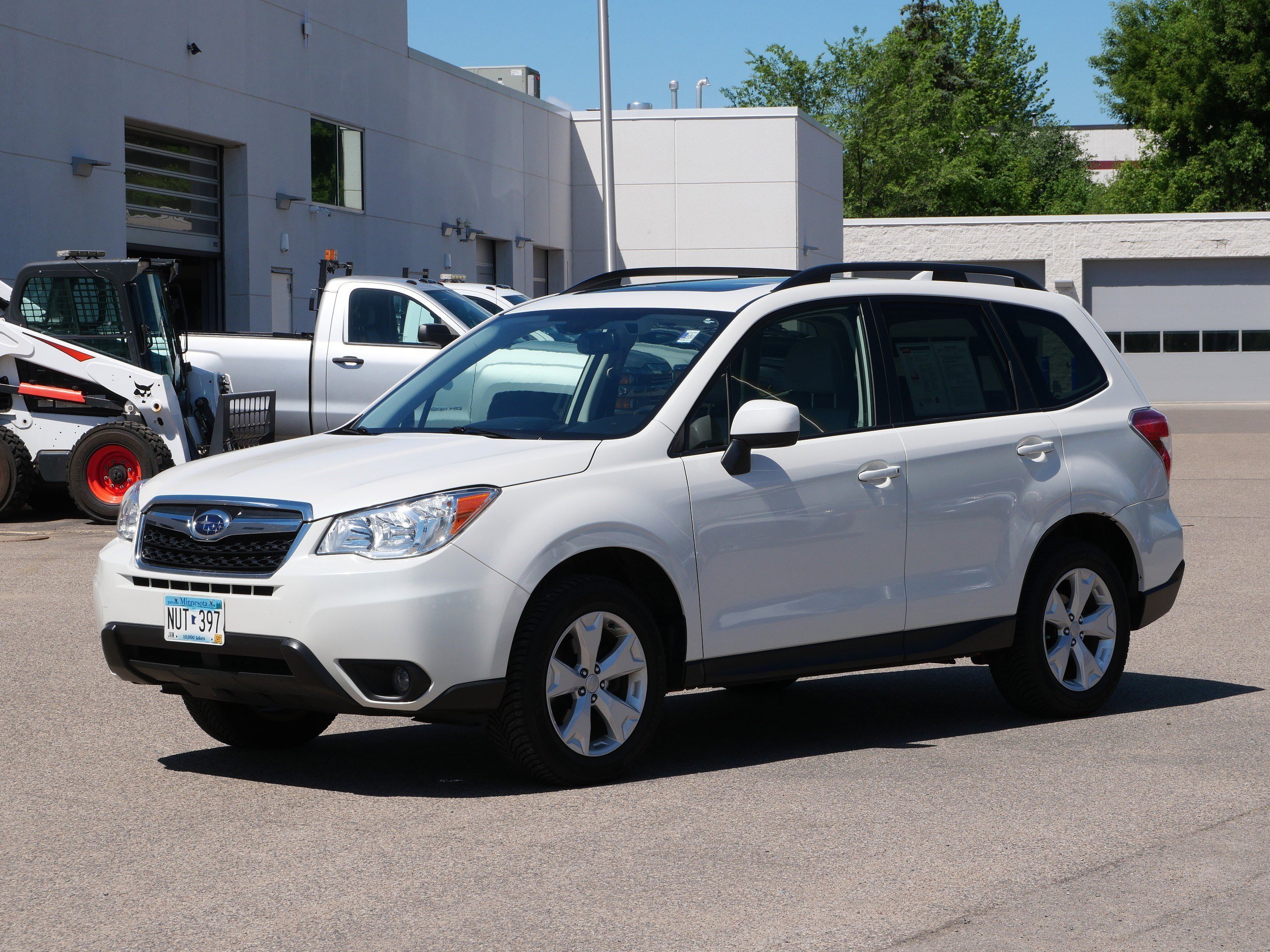 Used 2016 Crystal White Pearl Subaru 2.5i Premium image 3