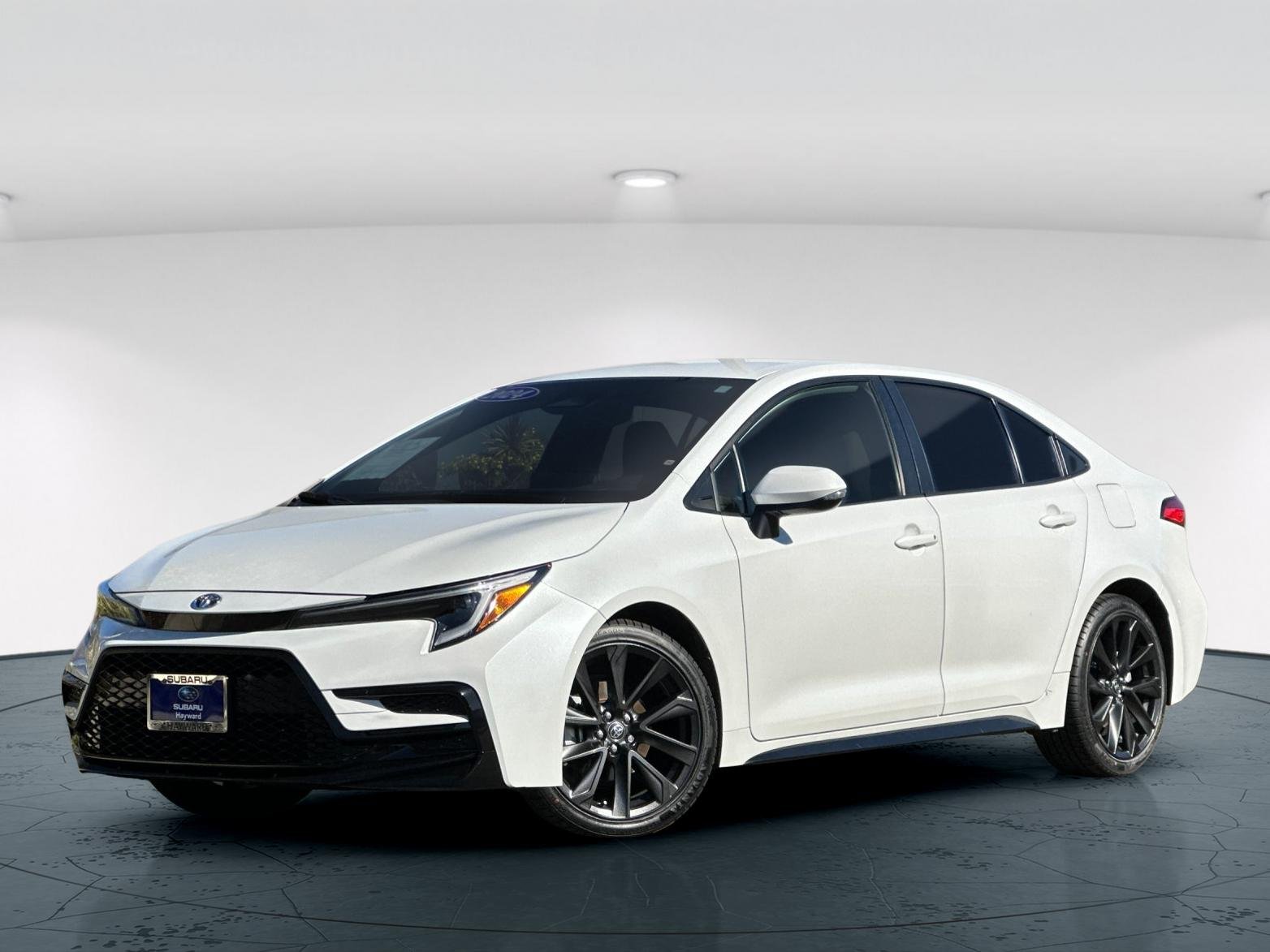 Used 2024 Pearl Toyota SE 4D Sedan image 2