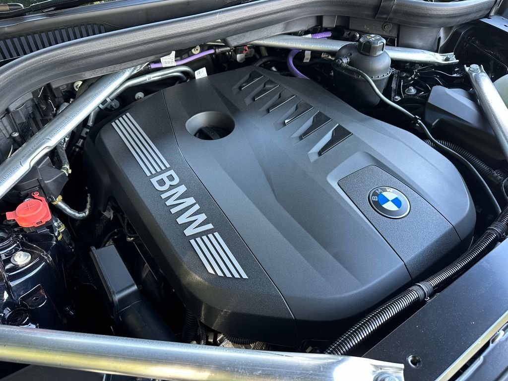 New 2026 Carbon Black Metallic BMW xDrive40i image 24