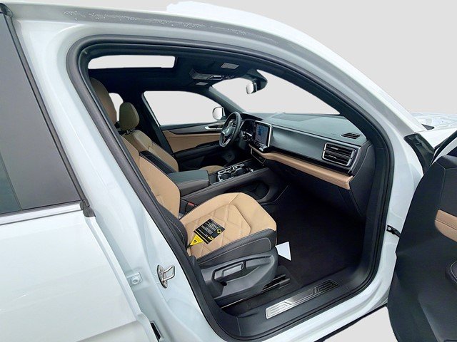 New 2026 Opal White Pearl Volkswagen 2.0T SE W/TECHNOLOGY image 23