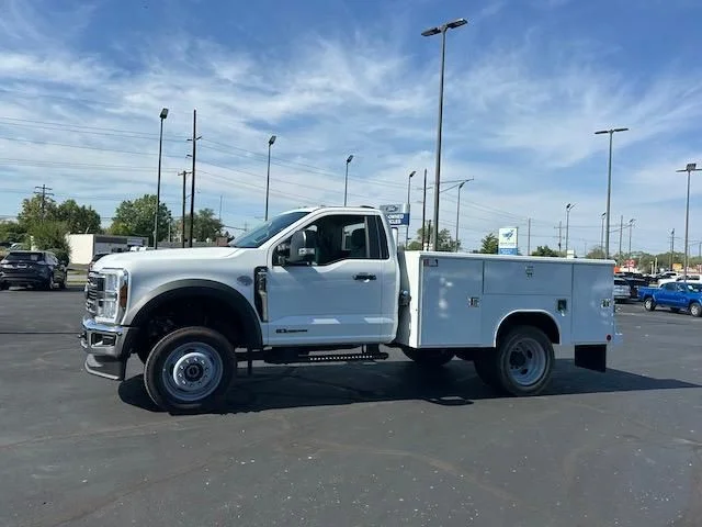 2024 Ford F-450 Super Duty Chassis Cab XL - Photo 3