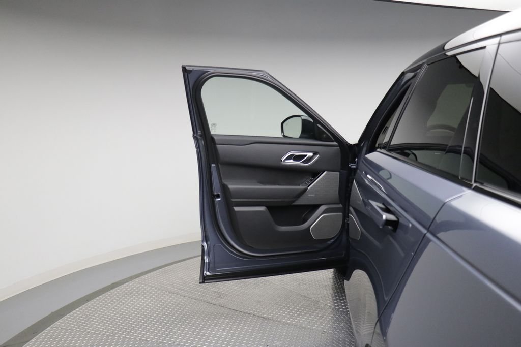 Used 2020 Byron Blue Metallic Land Rover S image 15