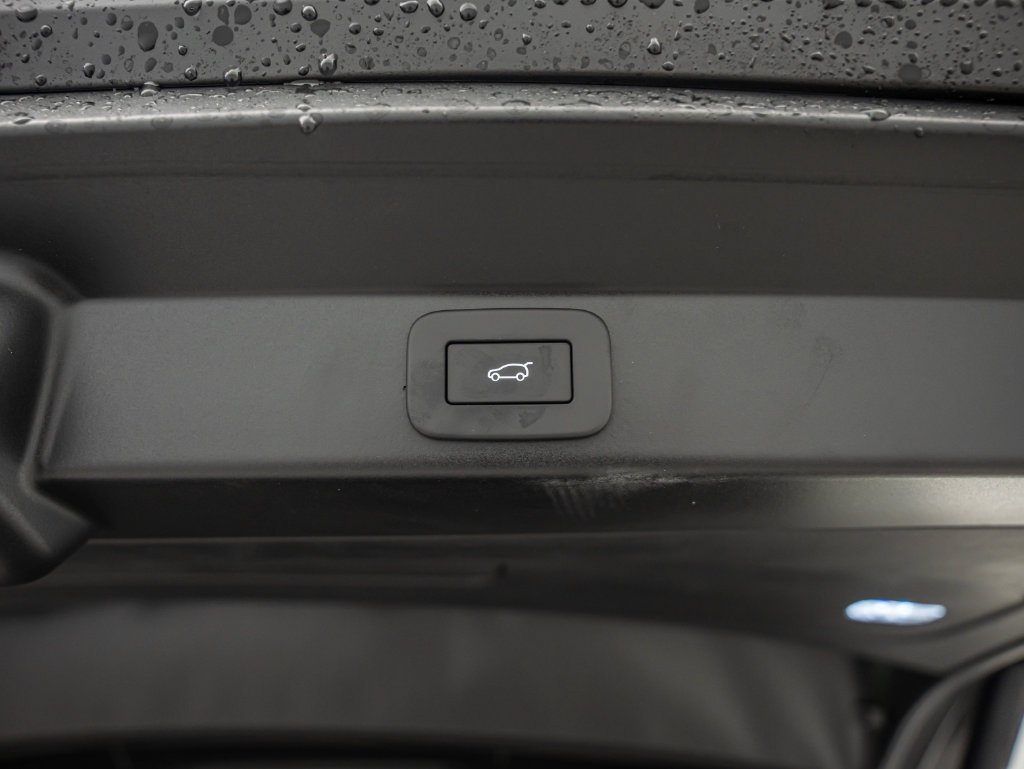 New 2026 Fuji White Land Rover Dynamic SE image 35