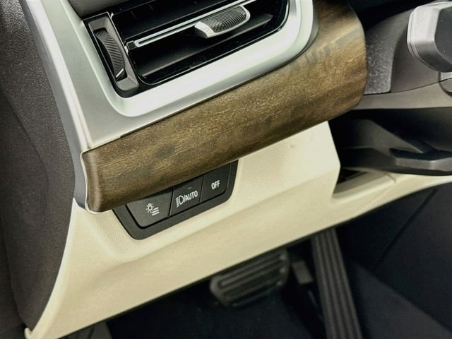 New 2026 White Metallic BMW xDrive28i image 10
