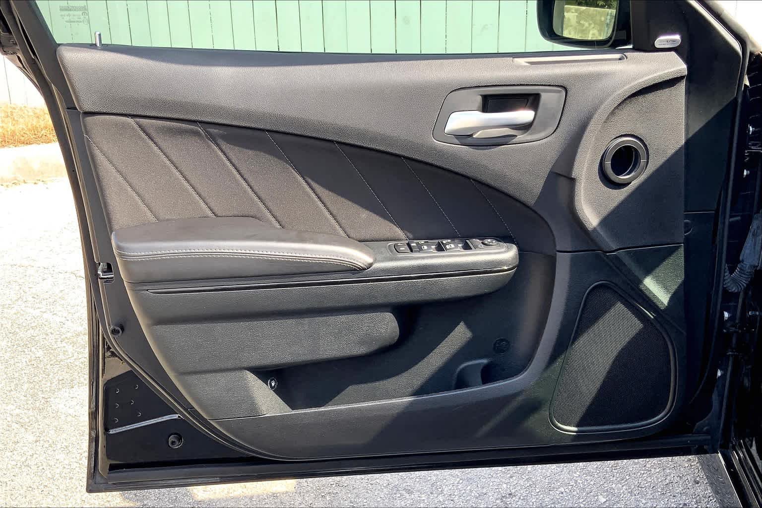 Used 2018 Pitch Black Clearcoat Dodge SXT Plus image 21
